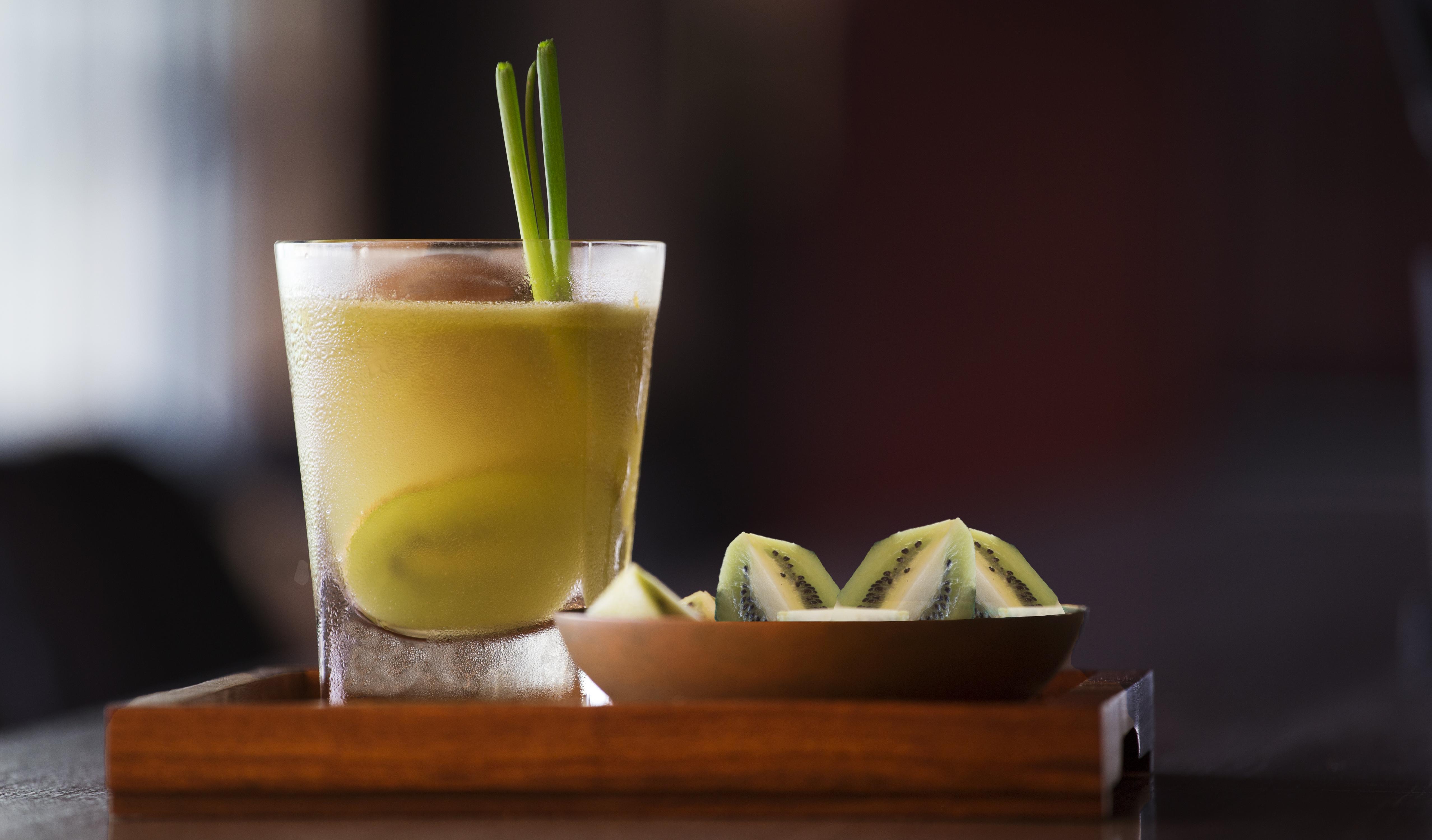 Taj Palace, Új-Delhi Kültér fotó A glass of kiwi juice