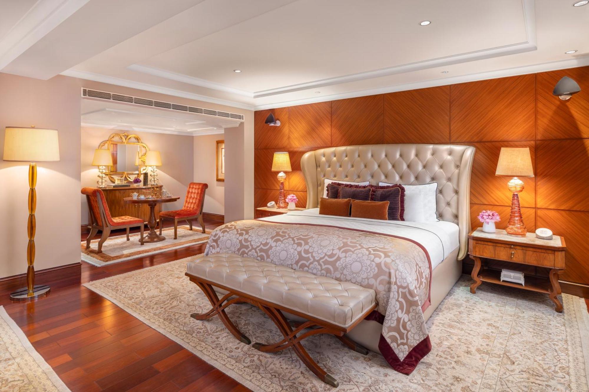 Taj Palace, Új-Delhi Kültér fotó A bedroom at the Taj Mahal Palace
